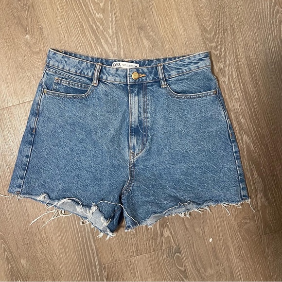 Highrise Zara jean shorts - Picture 1 of 2
